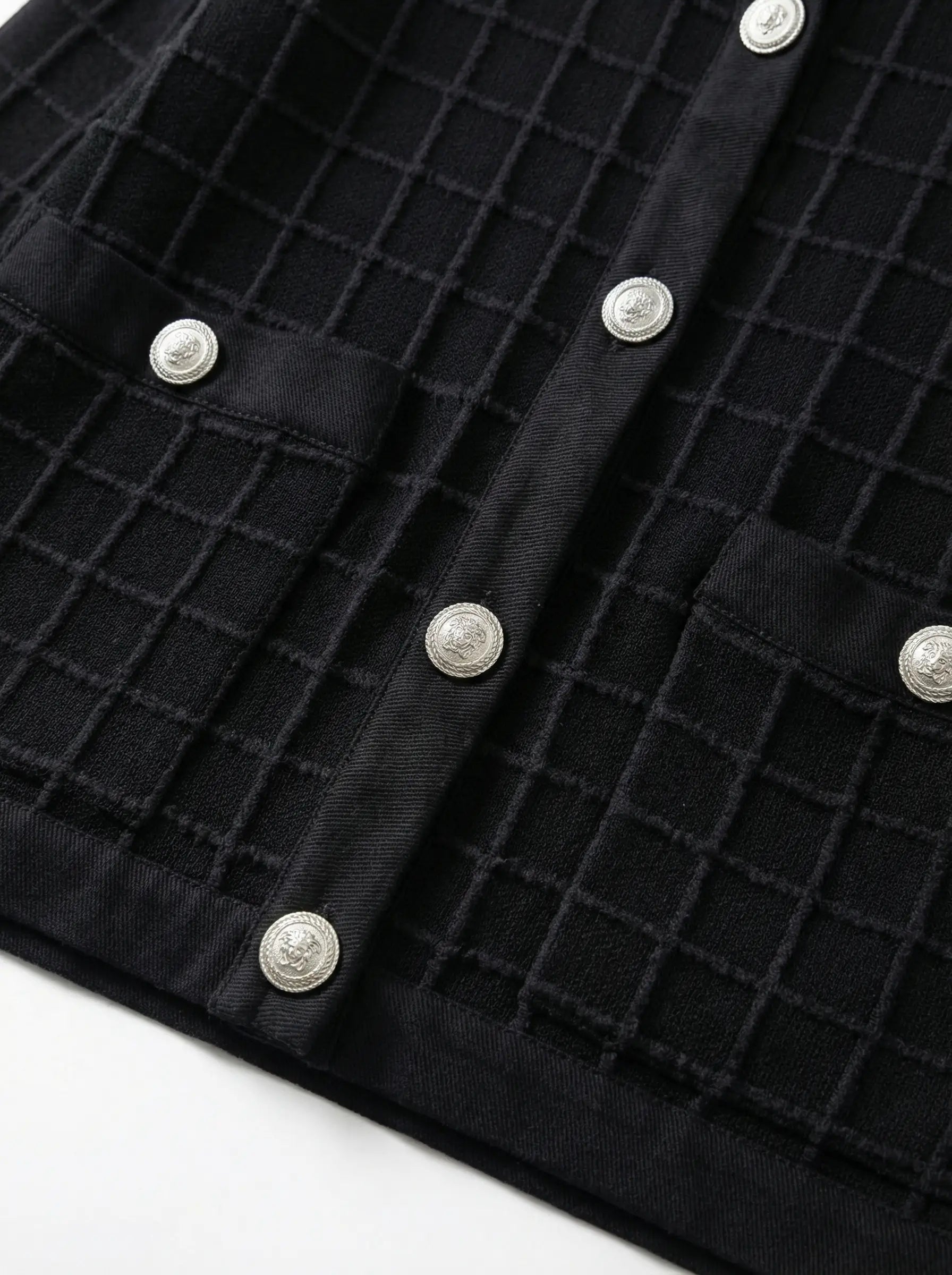 Chaqueta Tejida MAJE — Negro con Cuadrícula y Botones Metálicos