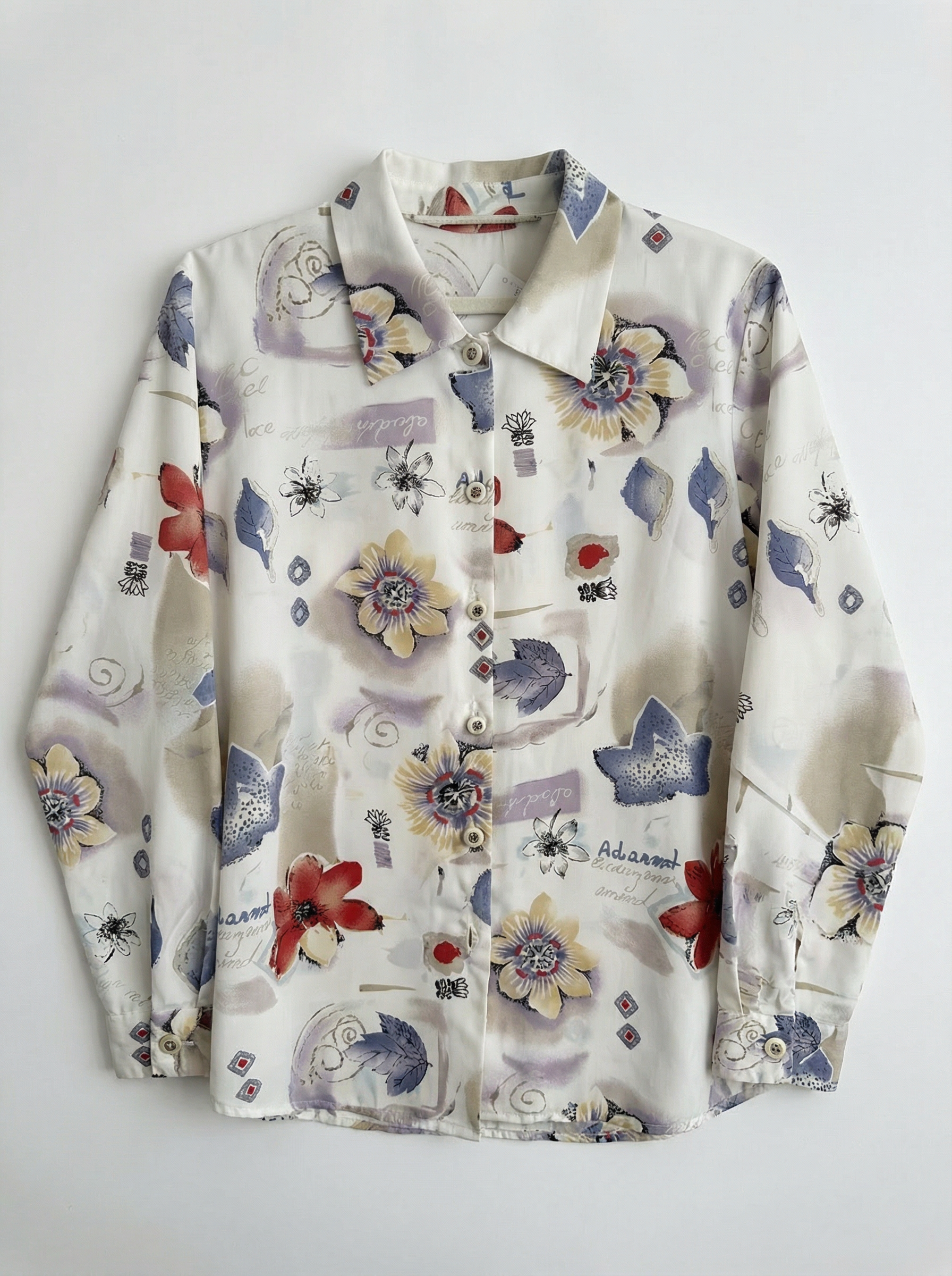Camisa Vintage — Estampado Floral y Caligrafía en Tonos Pastel