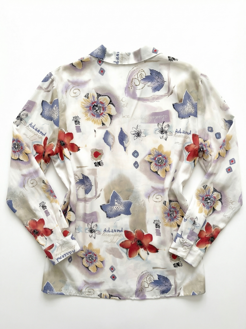 Camisa Vintage — Estampado Floral y Caligrafía en Tonos Pastel