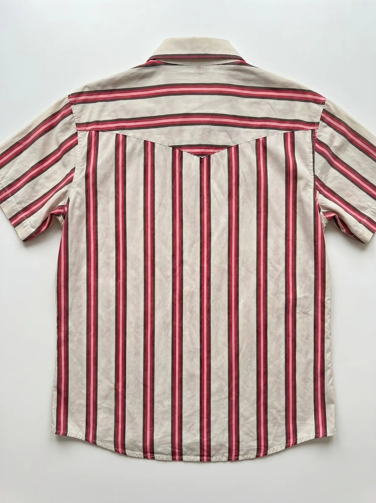 Camisa manga corta BENSIMON — Rayas Verticales Rojo y Crudo con Broches
