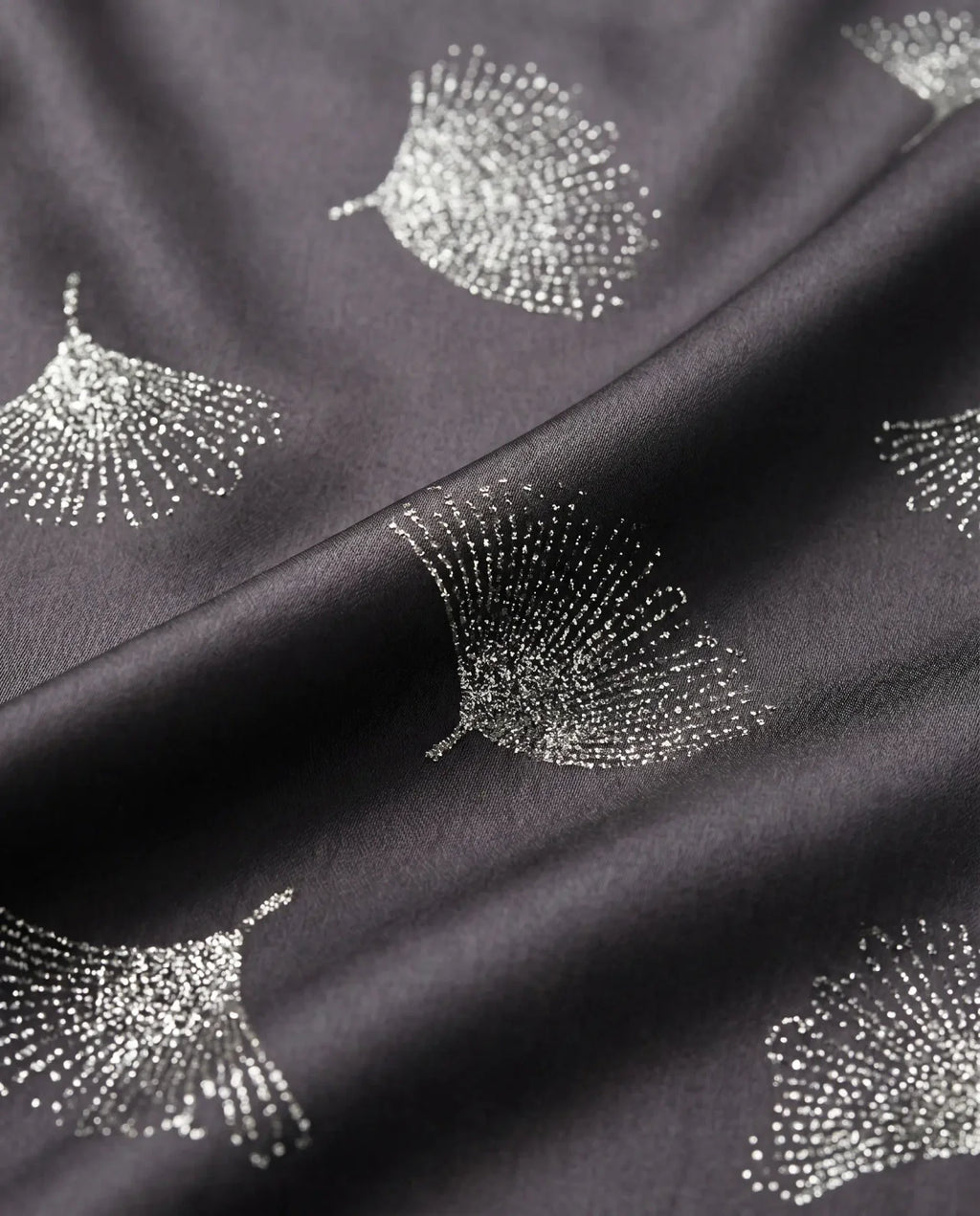 Blusa vintage en saten elastizado negro y detalles en strass plateado