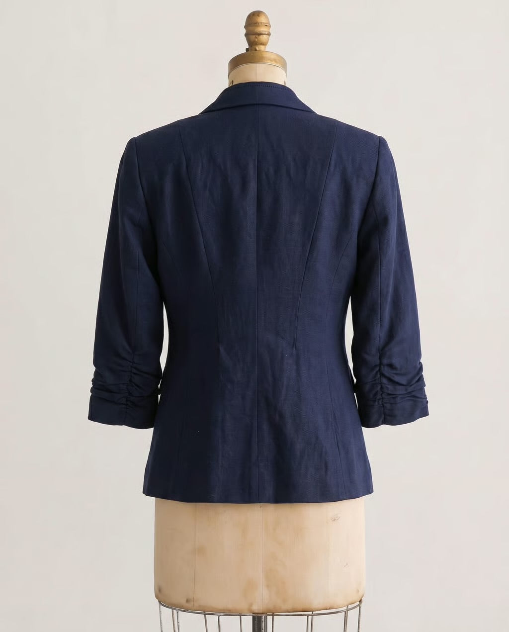Blazer ORSAY — Azul Marino con Cuello Esmoquin y Manga Fruncida