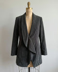 Blazer MARGARA SHAW — Gris Carbón con Solapa Drapeada