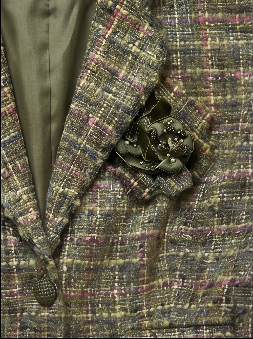 Blazer Tweed EXPRESS DESIGN STUDIO — Verde Oliva Multicolor con Broche Floral