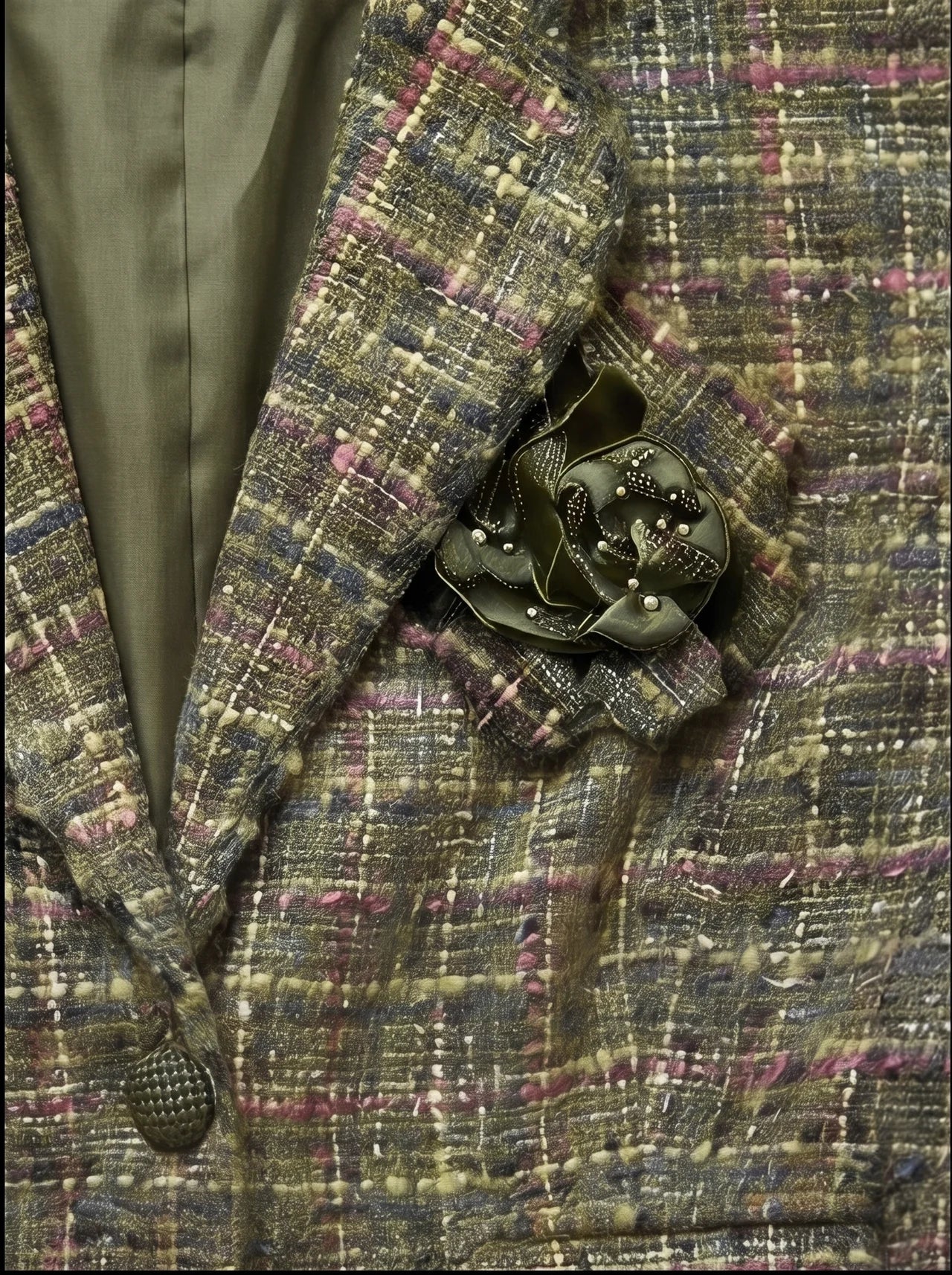 Blazer Tweed EXPRESS DESIGN STUDIO — Verde Oliva Multicolor con Broche Floral
