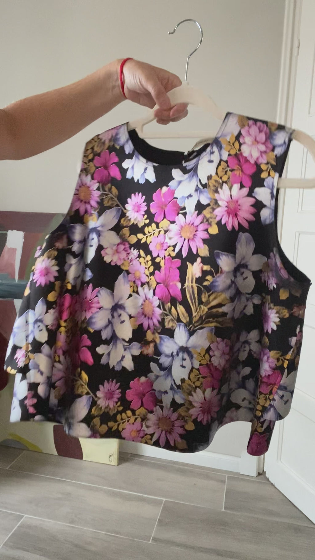Top Floral JAZMÍN CHEBAR —Estampado Negro con Flores