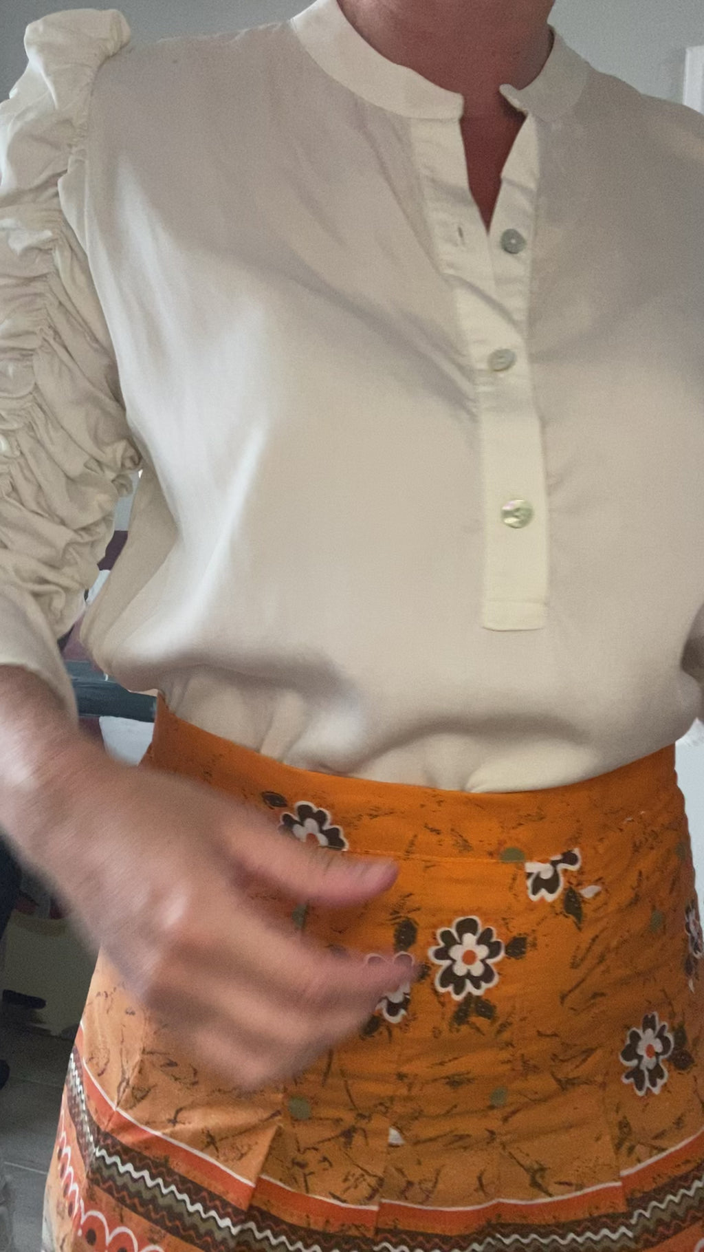 Blusa MARGO — Cruda con Mangas Fruncidas