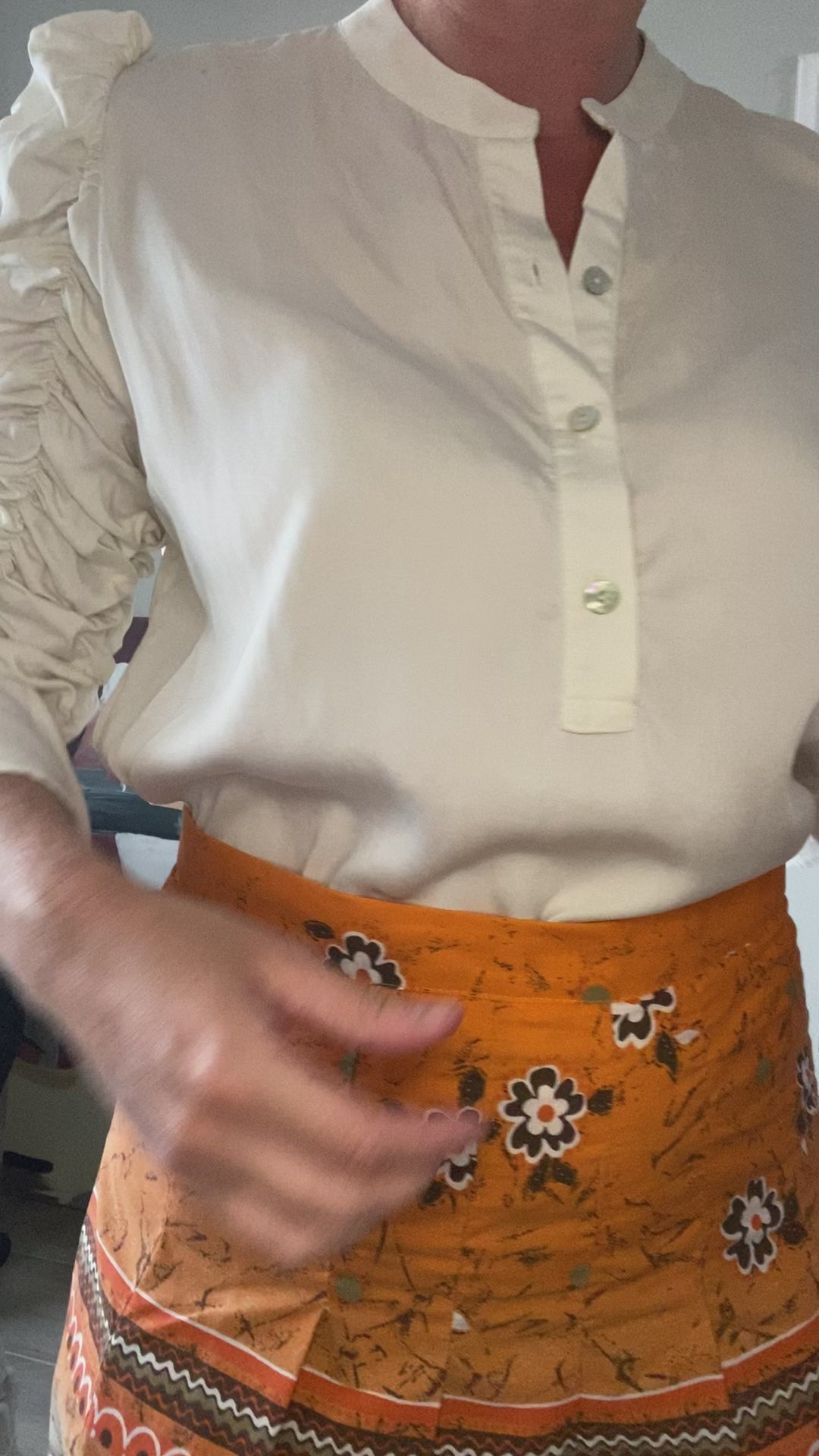 Blusa MARGO — Cruda con Mangas Fruncidas